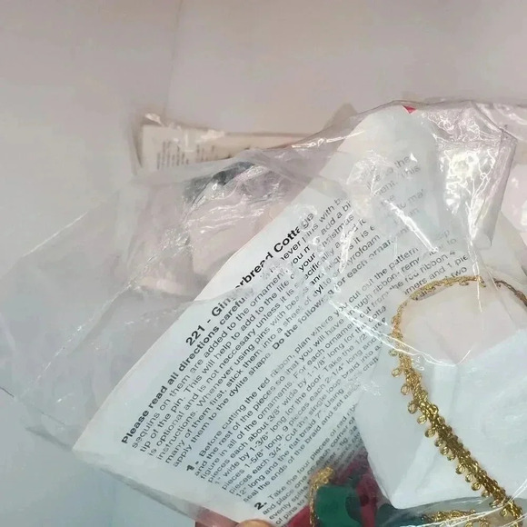 4 Holiday Time WINTER COTTAGE Sequined Gingerbread Christmas Ornament Ki… - Picture 8 of 10